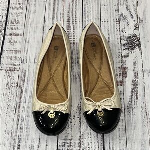 White Mountain Moondance‎ Cream Quilted Shoe Sz. 8